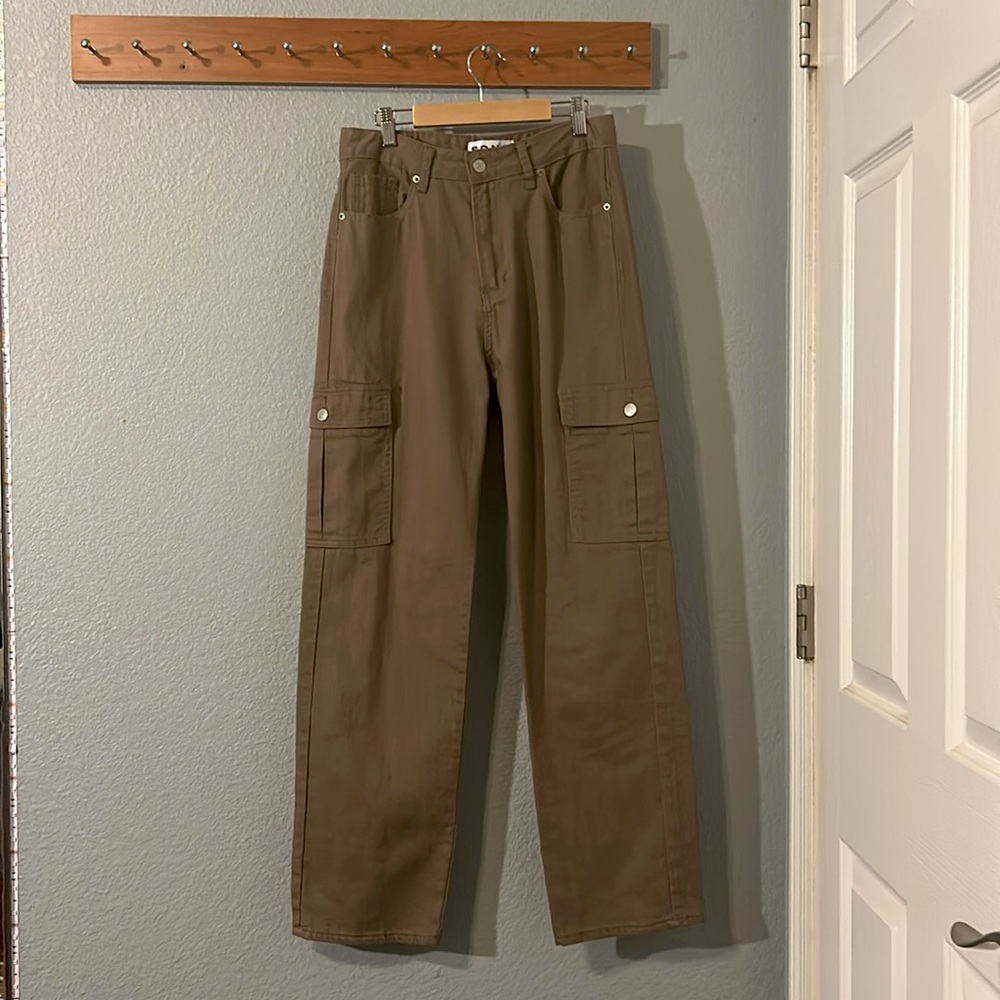 NWOT S.O.N.G Brown High-Rise 90s Boyfriend Cargo Jeans